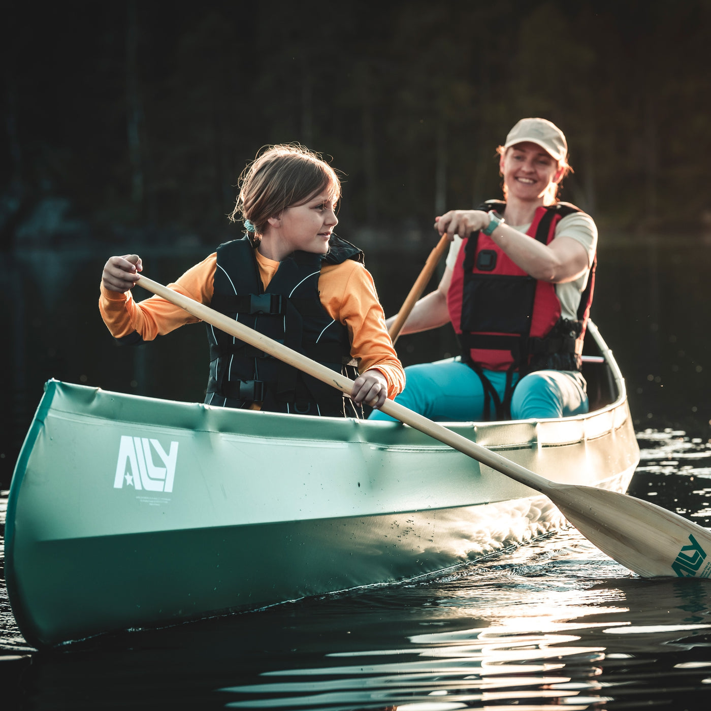 Padling i Ally foldekano med pagaj i træ