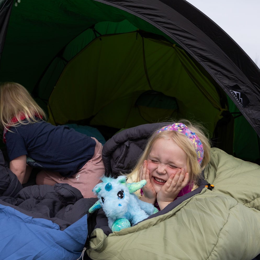 Falkeberg ComfyNest børnesovepose i teltet